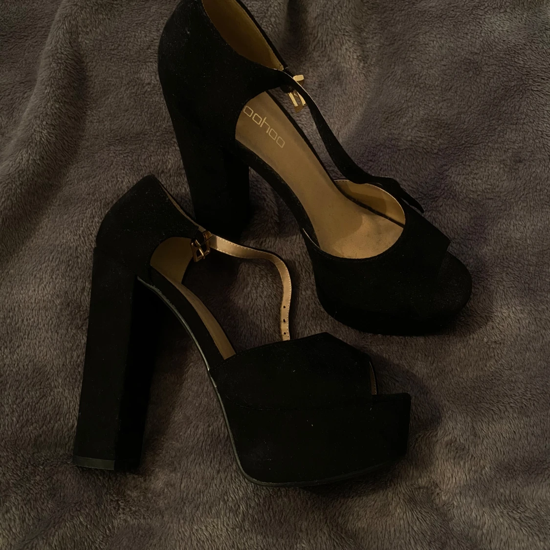 Svarta klackskor från Boohoo