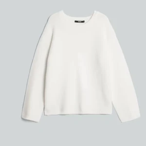 Vit stickad tröja från BikBok - Säljer en vit stickad tröja ifrån BikBok. Den är ganska använd men ändå fin. Köptes i höstas men används ej längre. Skriv för fler bilder på min.💓