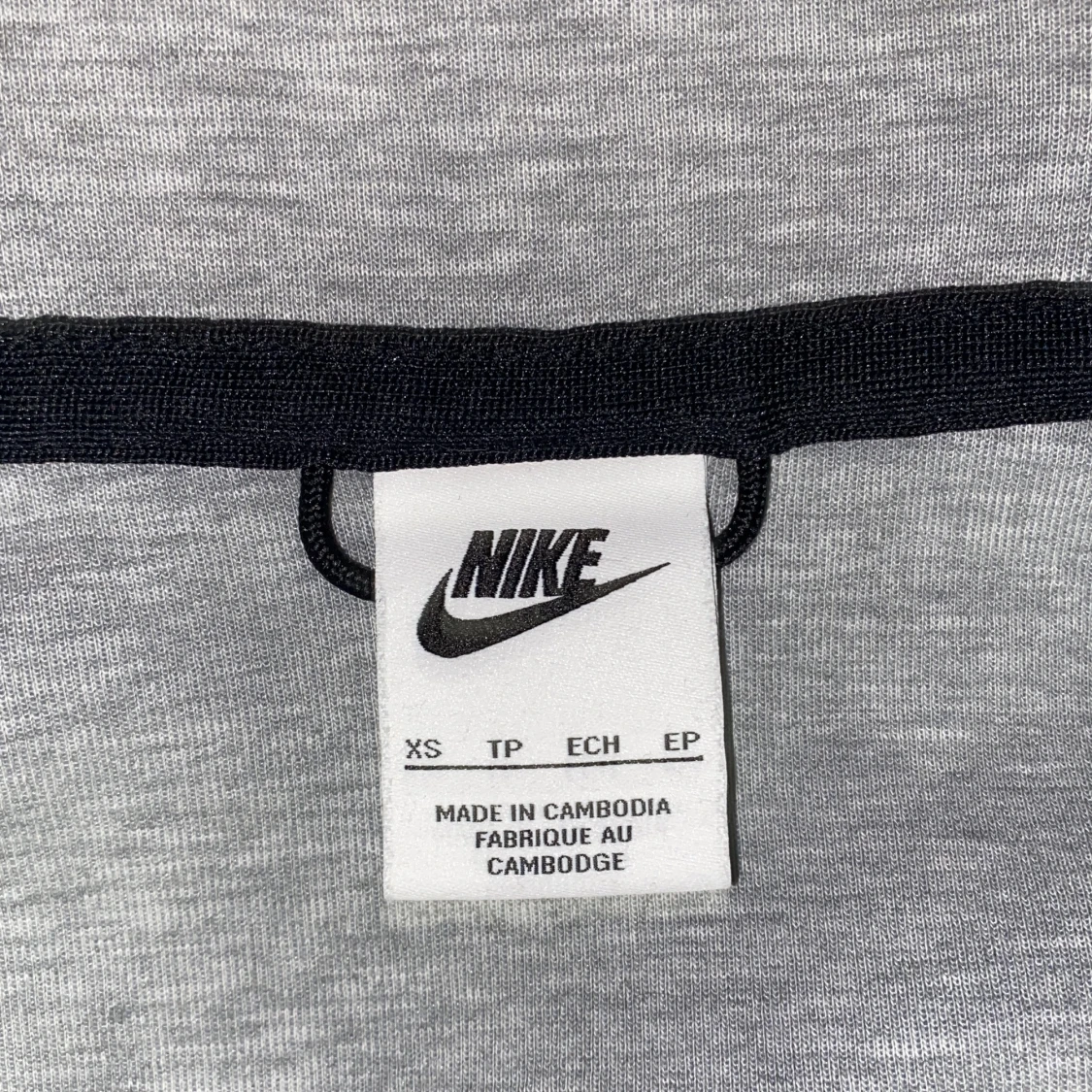 Grå huvtröja från Nike - 2