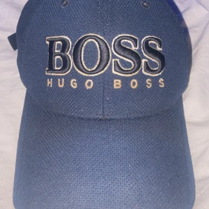 Hugo Boss Keps  - Säljer pågrund av jag aldrig använder. Inga hål eller något fint skick 