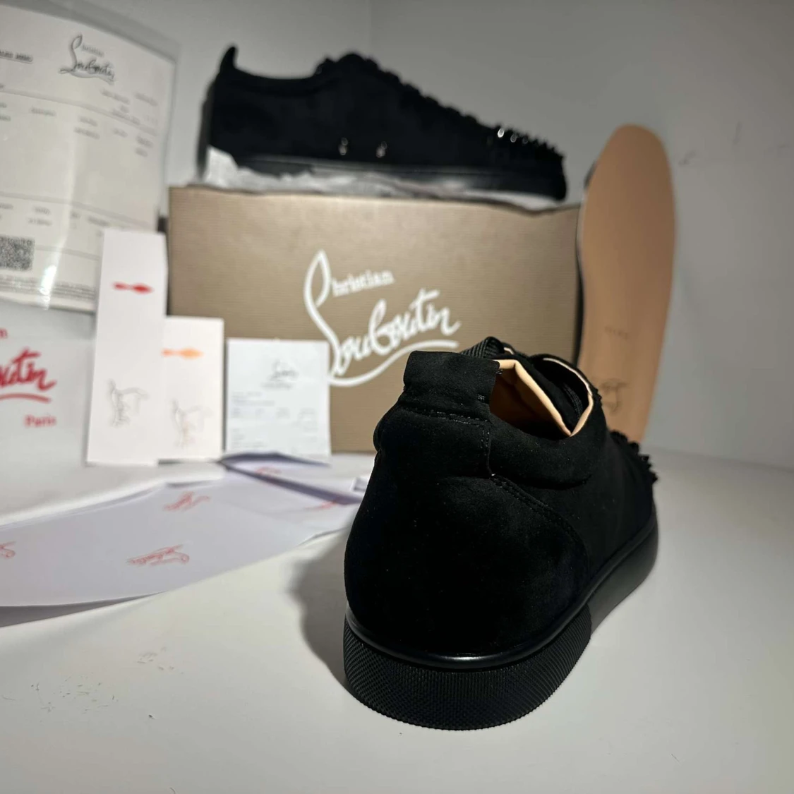Svarta sneakers med nitar från Christian Louboutin - 4