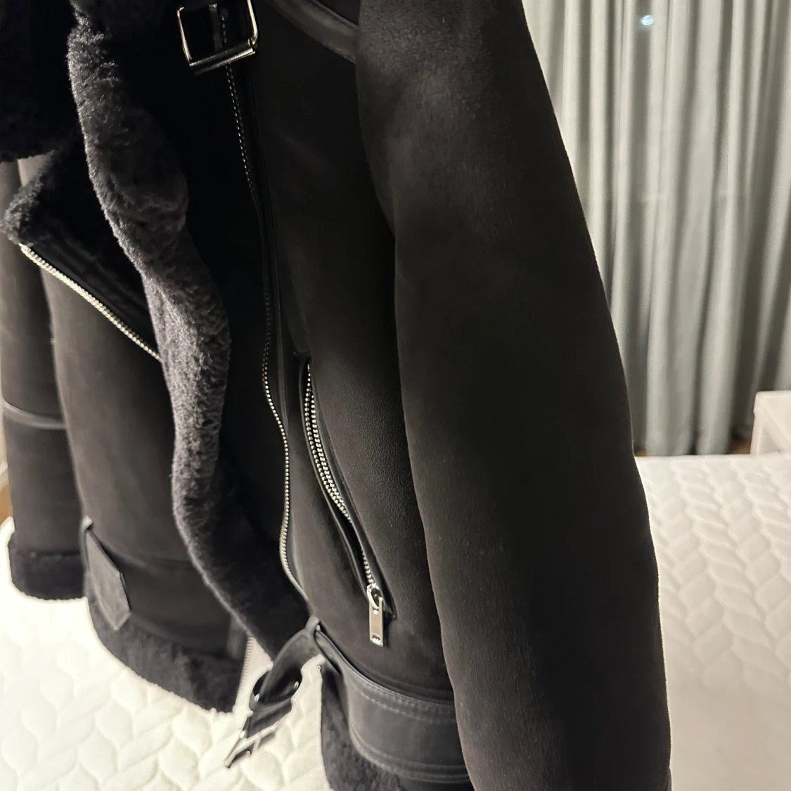 Svart skinnjacka med foder - 2