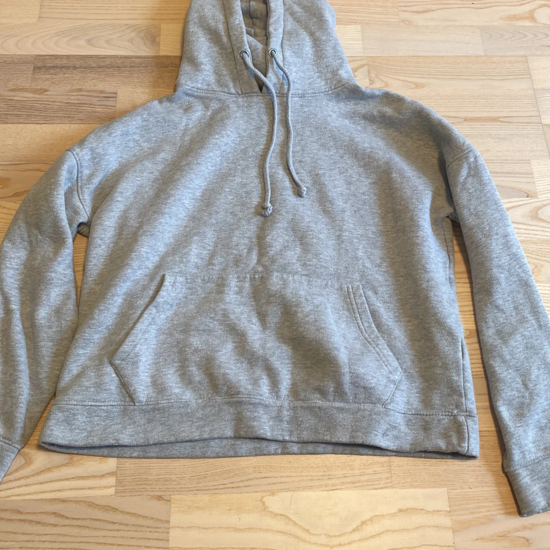 Grå hoodie från Missguided - 1