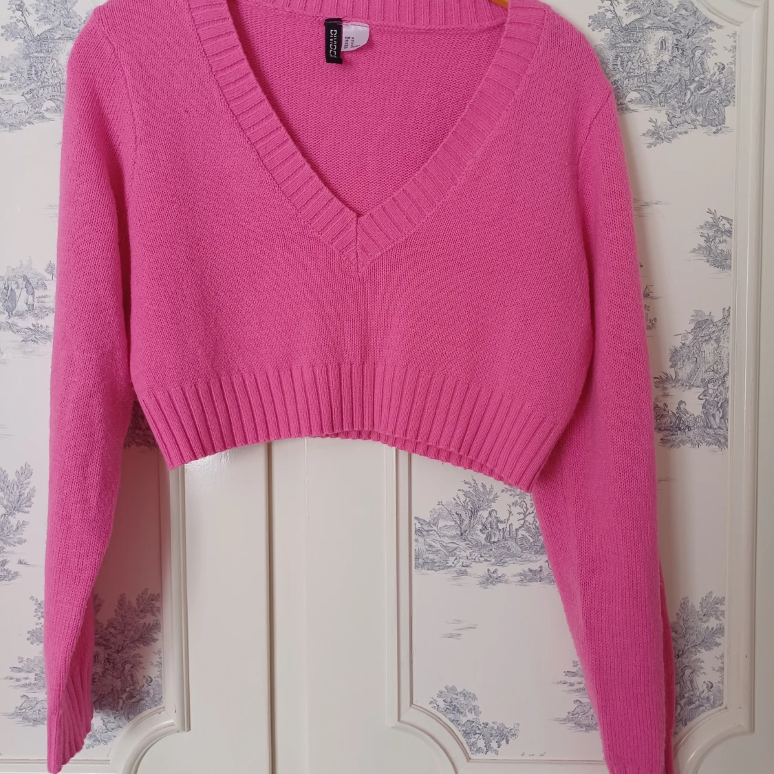 Rosa croppad tröja från Divided