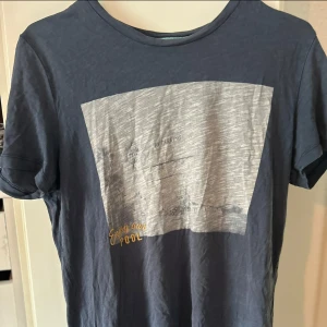 T-shirt - En välanvänd t-shirt, därav priset!🩷