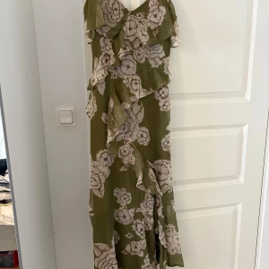 Långklänning - Superfin långklänning från ZARA, endast använd 1 gång.