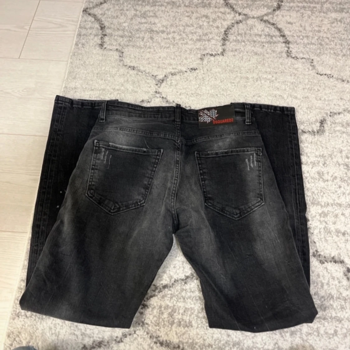 Svarta jeans med slitningar från Dsquared2 - 2
