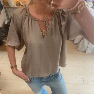 Blus - SUPER snygg!!