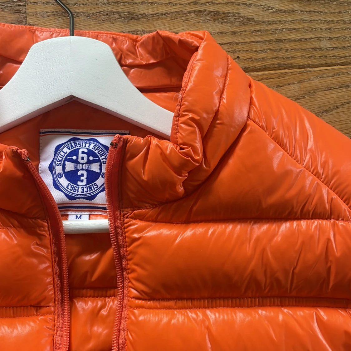 Orange dunväst från Varsity Series - 1