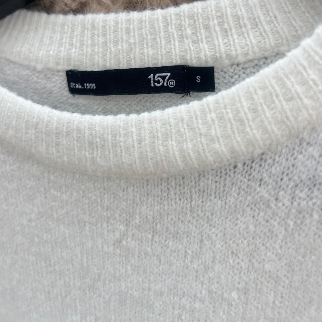 Vit stickad tröja från 157 - 2