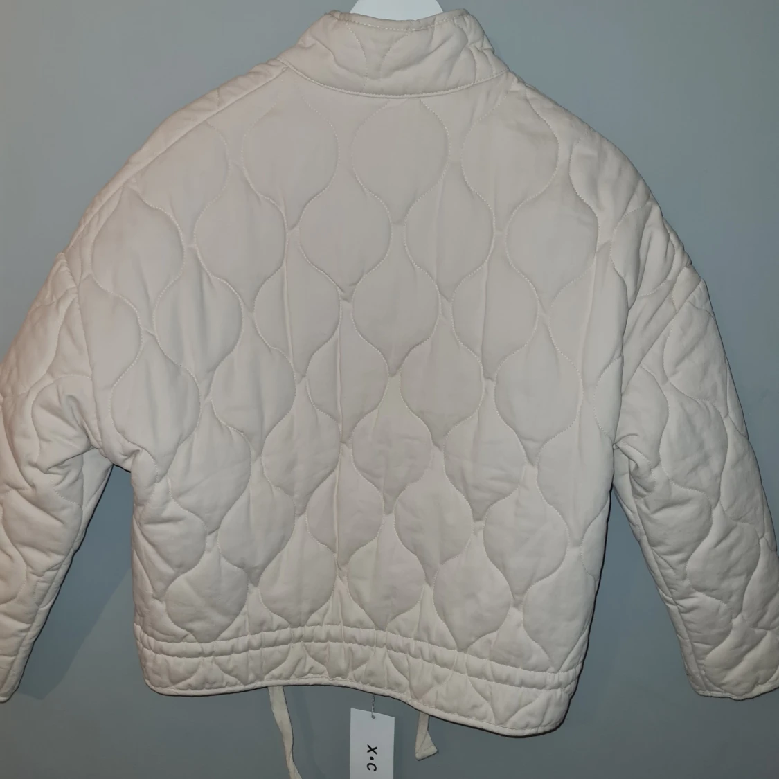 Beige quiltad jacka med dragkedja - 2