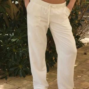 Linne byxor  - Jättefina linnebyxor från Nelly🥰 köpta förra sommaren, använda 1 gång 