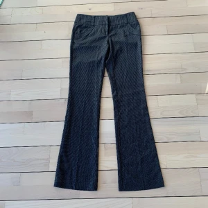 Kostymbyxor  - Randiga Lågmidjade kostymbyxor💕