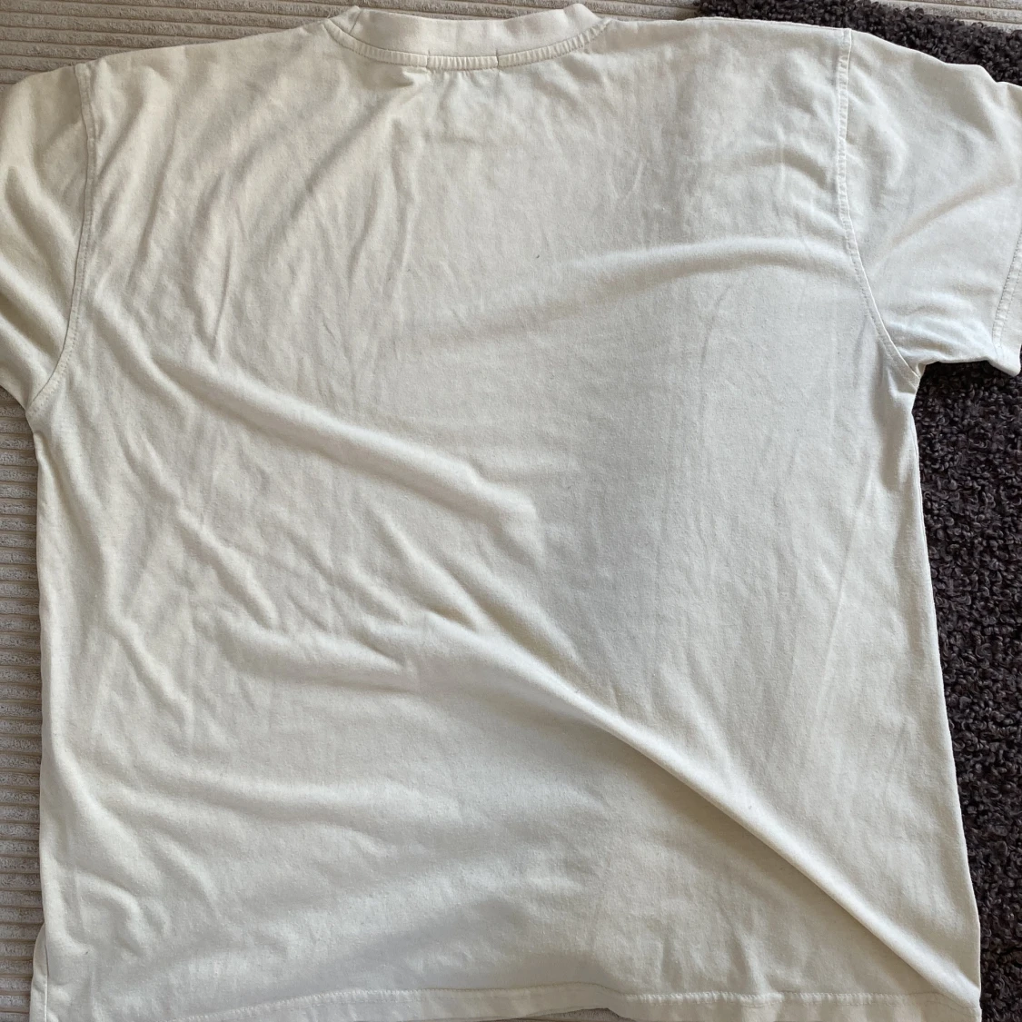 Beige t-shirt från Mennace - 1