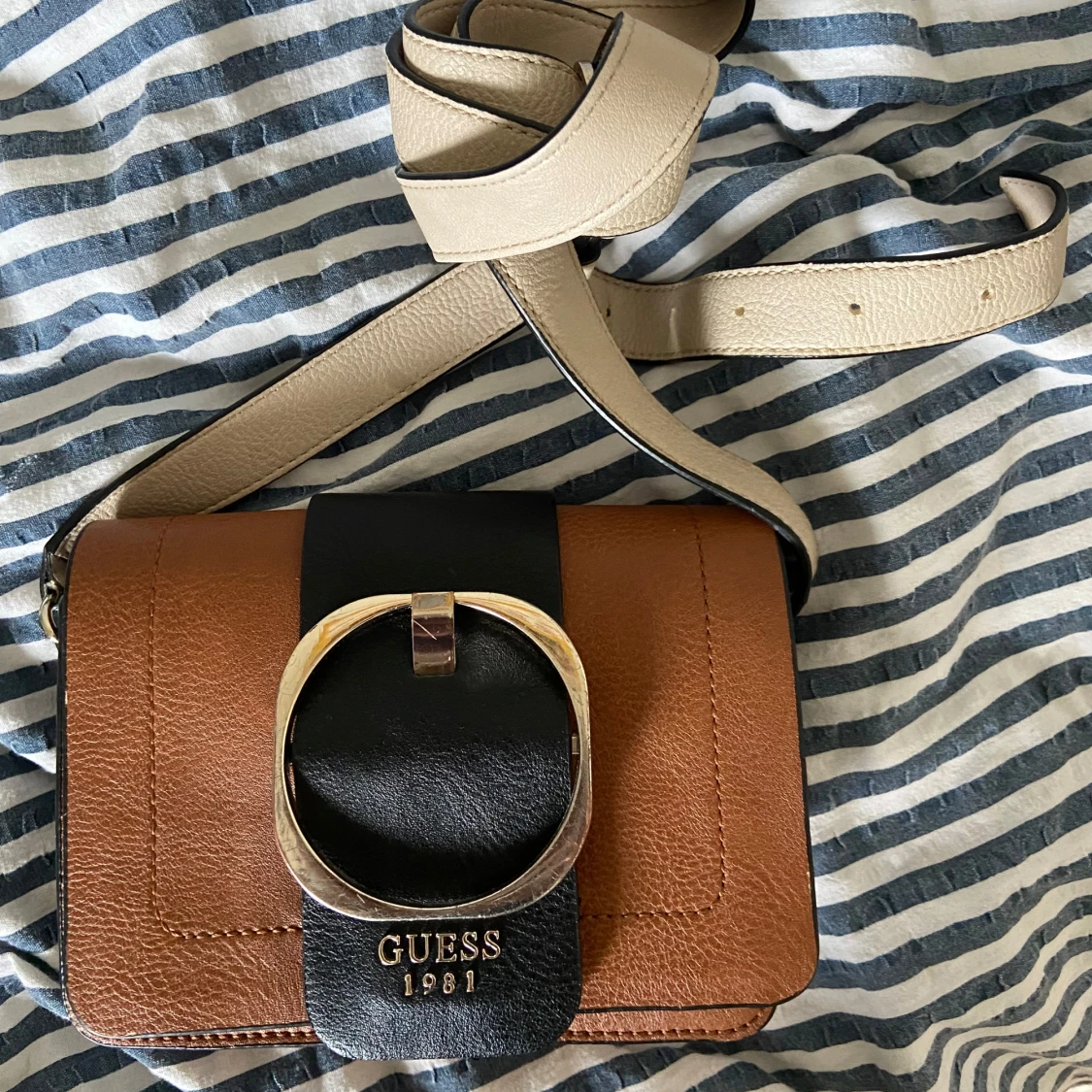  Väska från Guess - 1