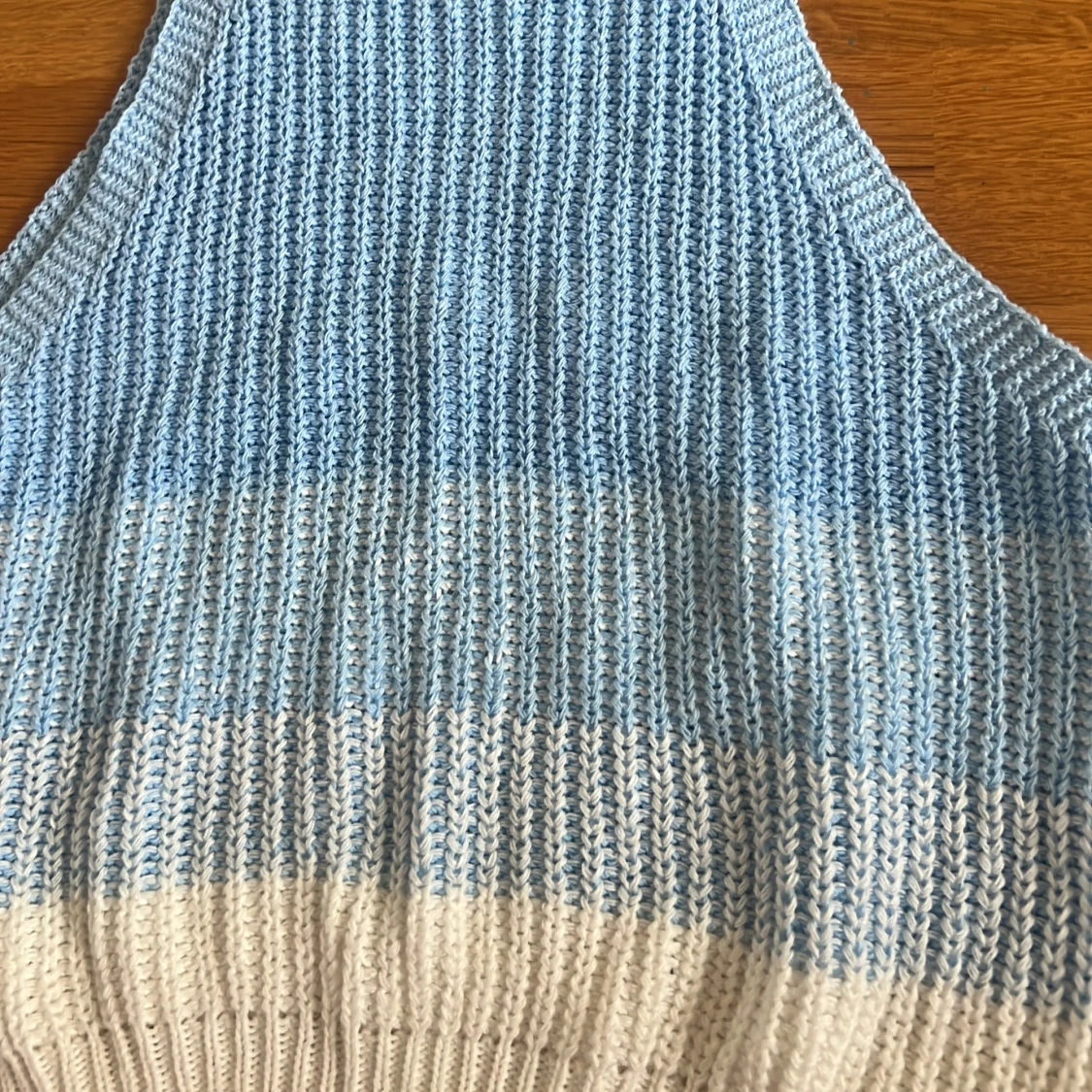 Blåvit ribbad stickad linnetopp - 1