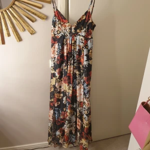 långklänning  - så fin långklänning från Lindex. Knappt använd.