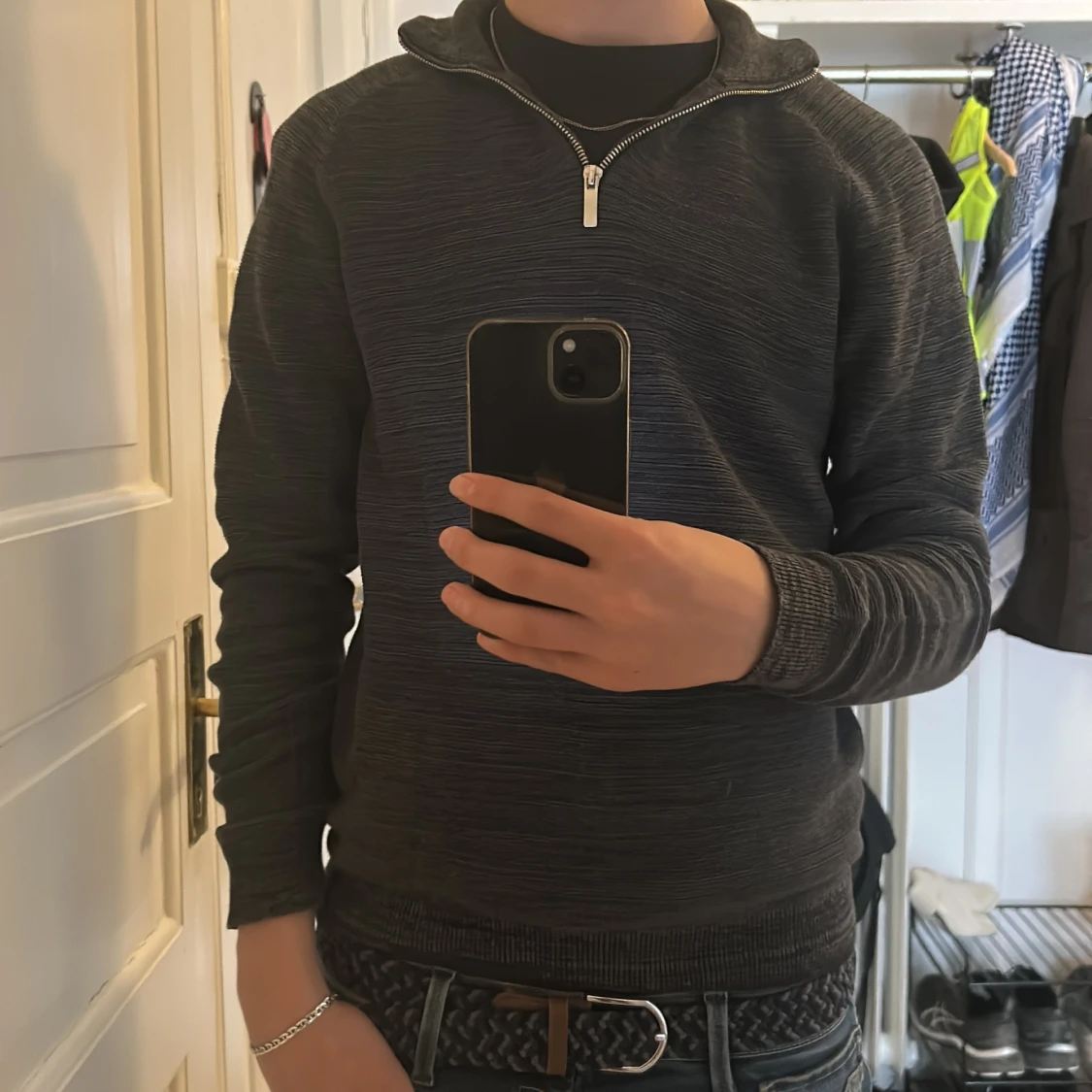 Mörkgrå tröja med dragkedja från Primark