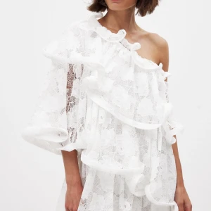 Lojsan vallin klänning  - Superfin vit kortklänning från lojsan kollektion med NAKD