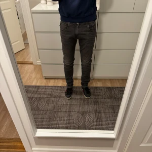 Grå replay jeans - Grå replay jeans storlek 30x32!! 