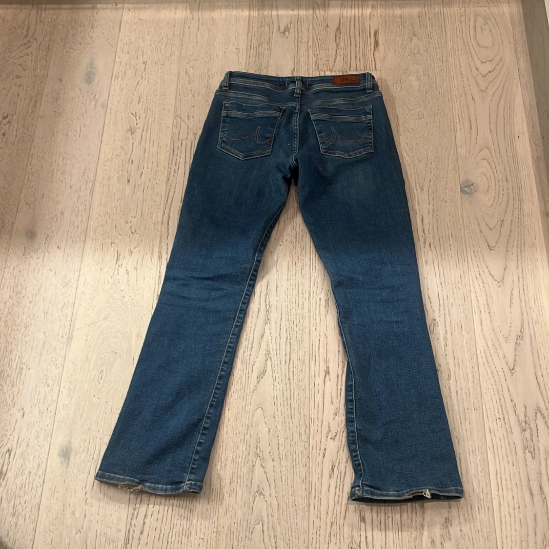 Blå bootcut jeans från LTB - 1