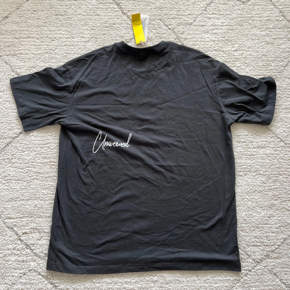 Svart t-shirt med blått tryck från Only - 3