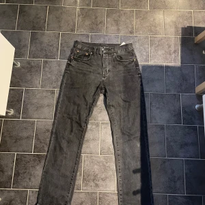 Jeans - Snygga svarta jeans från Zara. Säljs pågrund av att dom inte längre används