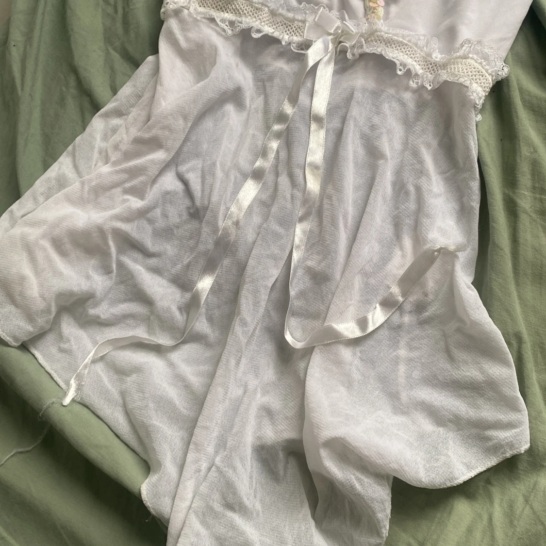 Vit topp med paljetter - 1