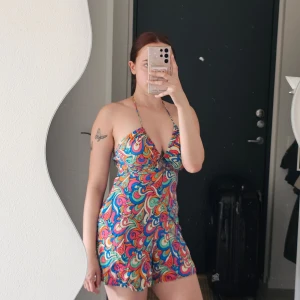 Jumpsuit - Säljer en jumpsuit från New Yorker i stl S, den är i nyskick - endast provade för att ta bilder. Finns dragkedja på sidan. 