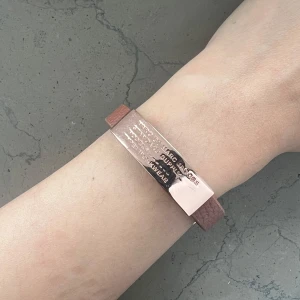 Marc Jacobs armband - Marc by Marc Jacobs armband, använd men i bra skick! ✨