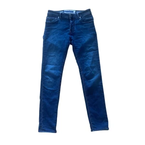 JACOB COHEN JEANS  - Jacob Cohen Jeans - Modell: Nick slim - Tecken på användning: Minimala - Storlek: 30, Benlängd: 98cm, Midija: 40cm - deluxecloset 