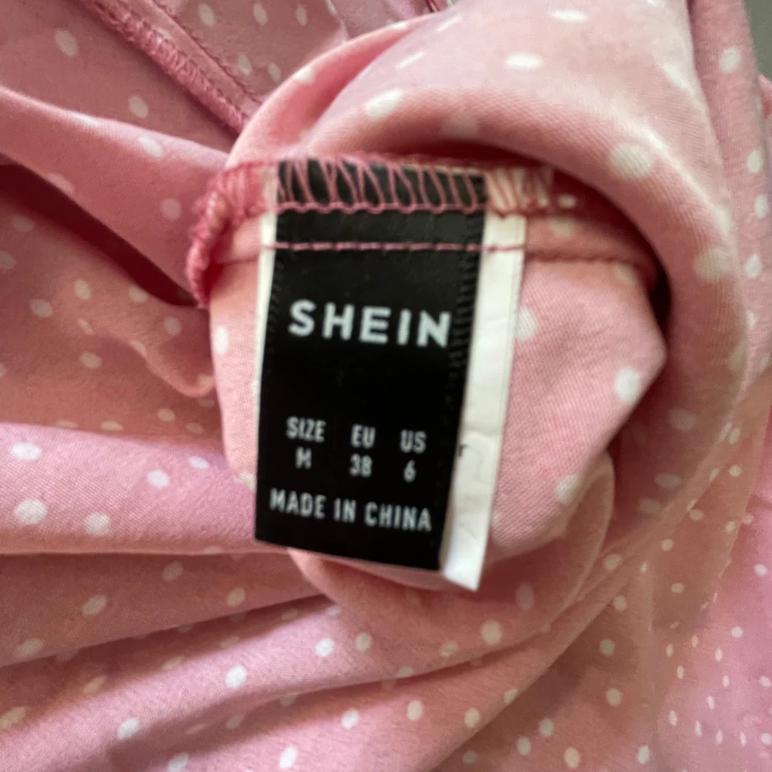 Rosa prickig omlottklänning Shein - 2