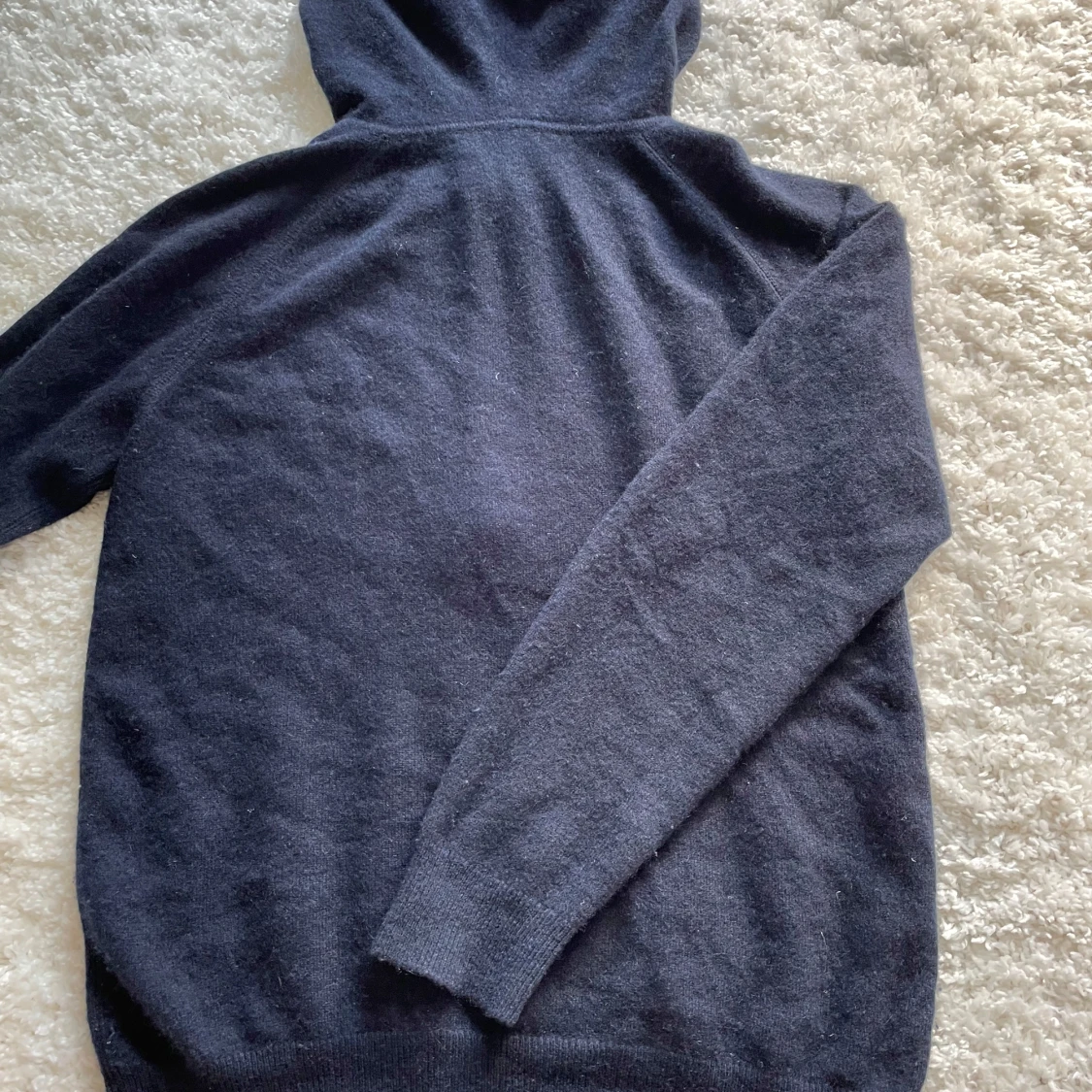 Marinblå kashmirhoodie - 1