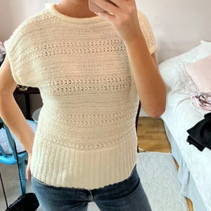 Vit kortärmad stickad tröja  - Såååå snygg stickad tröja! 