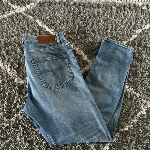 Ljusblå jeans från Tiger of Sweden  - Snygga ljusblå jeans från Tiger of Sweden. Modell: Pistolero, Storlek: 31/32. Skick 9,5/10