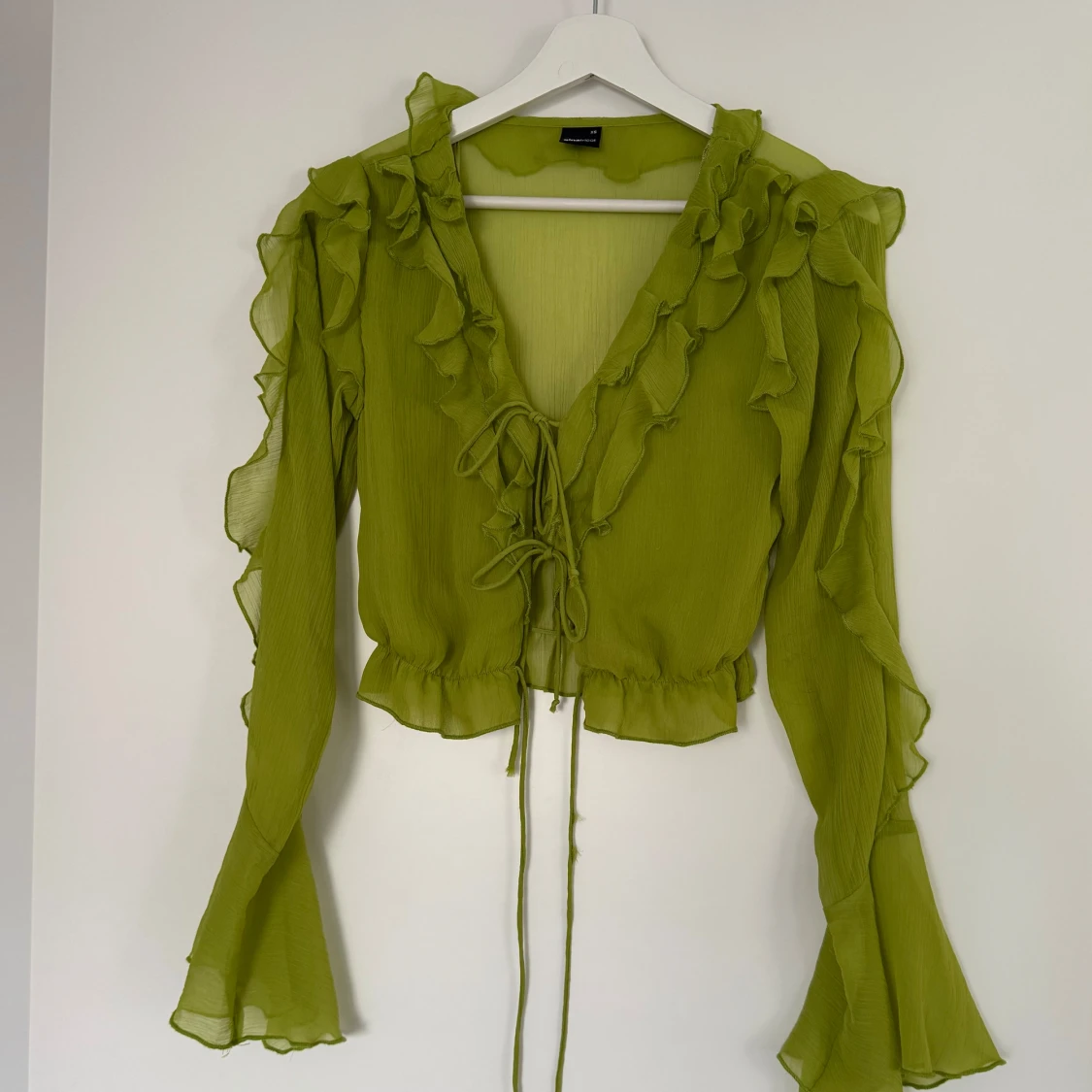 Grön volangblus från Gina Tricot XS - 1