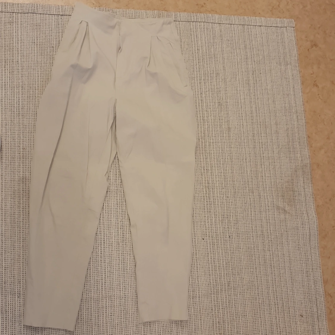 Beige kostymbyxor Holly & Whyte