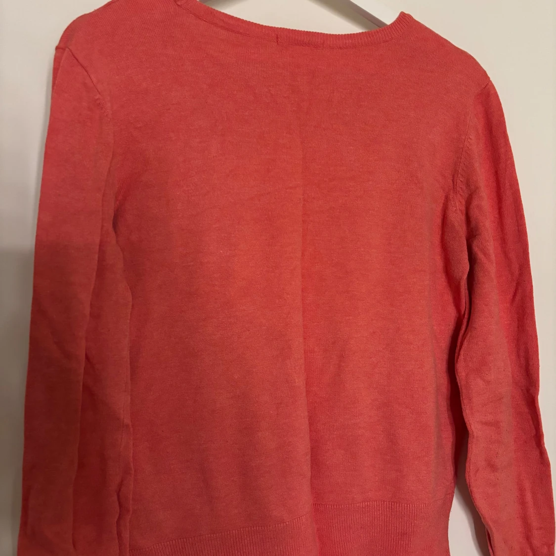 Korallrosa stickad tröja från H&M - 2