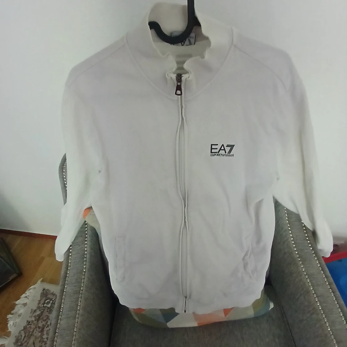 Vit zipjacka från EA7 Emporio Armani