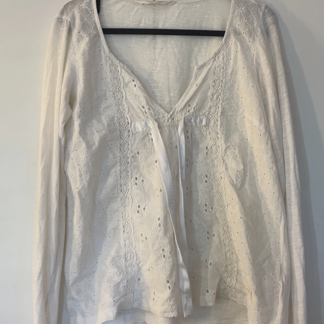 Vit blus med spets från Odd Molly