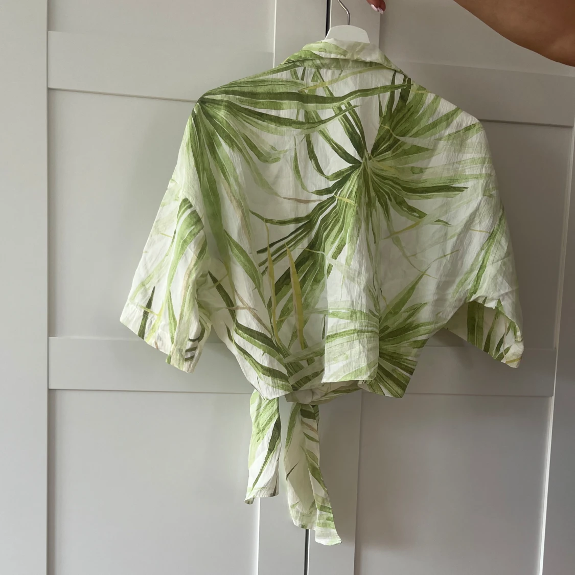 Grönvit knytblus i linne, M - 1