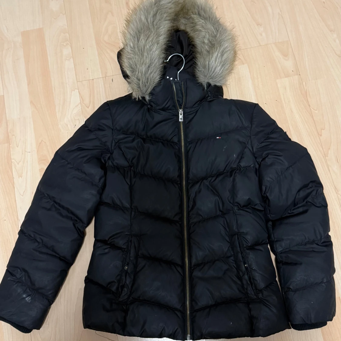 Svart dunjacka från Tommy Hilfiger