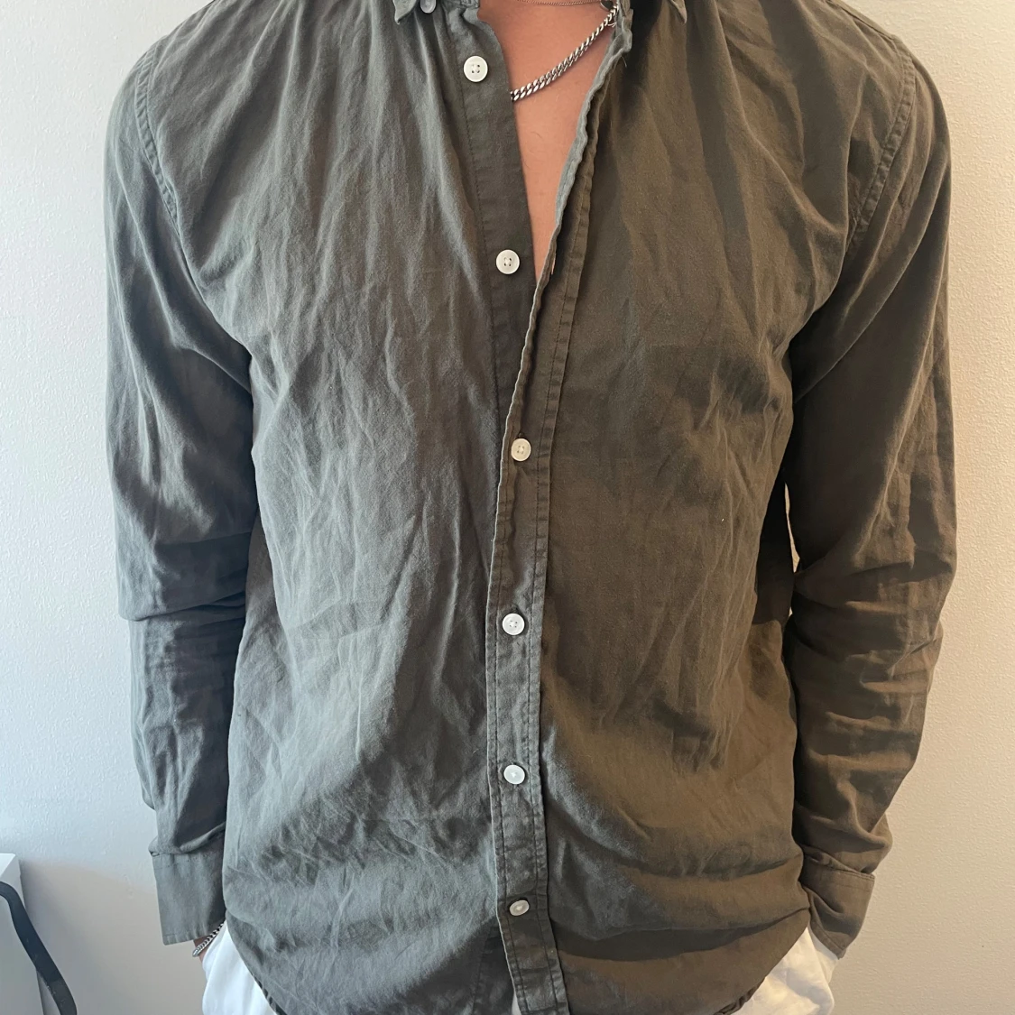 Olivgrön skjorta från Samsøe Samsøe