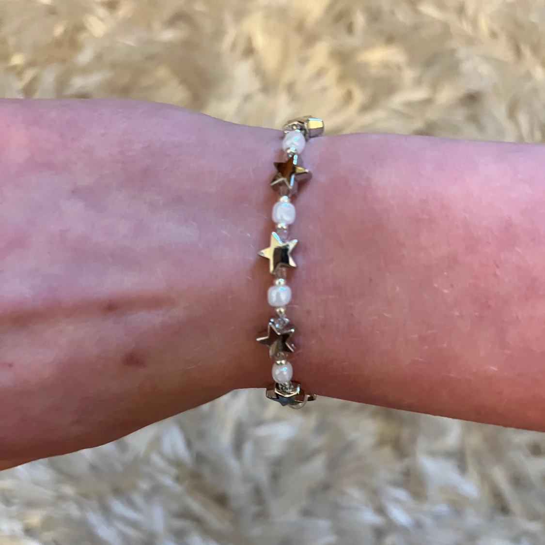 Pärlarmband med silvriga stjärnor - 2