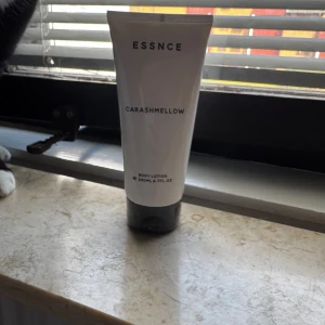 Essnce Carashmellow Body Lotion - Helt ny och plomberad! Köpte dubbelt men behåller bara ena. 