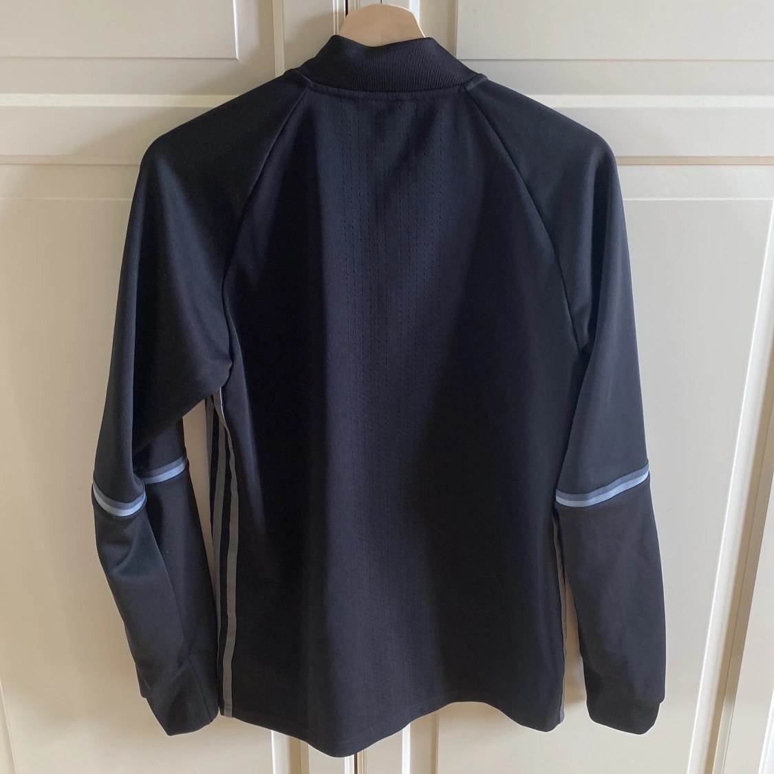 Svart vindjacka från Adidas - 2