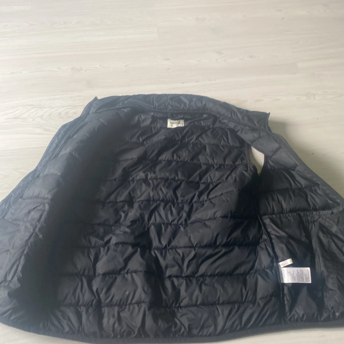 Svart dunväst från Kappahl, stl 170 - 2