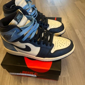 Jordan 1 high obsidian  - Säljer skorna då dem längre inte kommer till användning. Hör av er vid ev. frågor Kvitto från nike finns