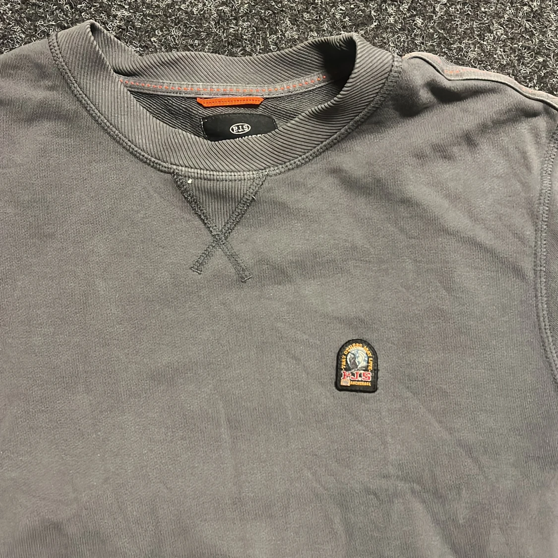 Grå sweatshirt från Parajumpers - 1