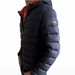 Colmar jacka - Colmar jacka herr - Storlek: S men passar mig som har M - modell är 185 väger 68 kg - fraktar spårbart eller möts upp i Täby📍